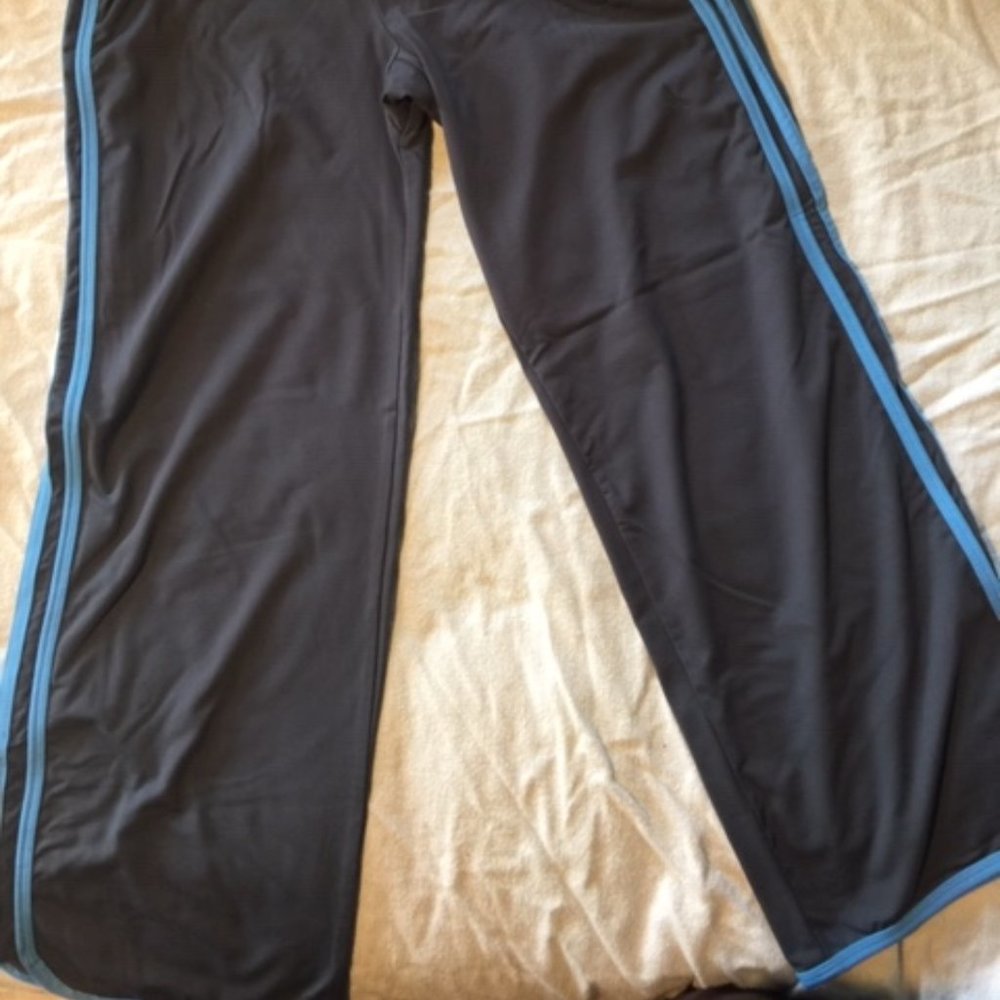 Adidas Women's Athletic Capri Stretch Elastic Waist Size M - Picture 2 of 5